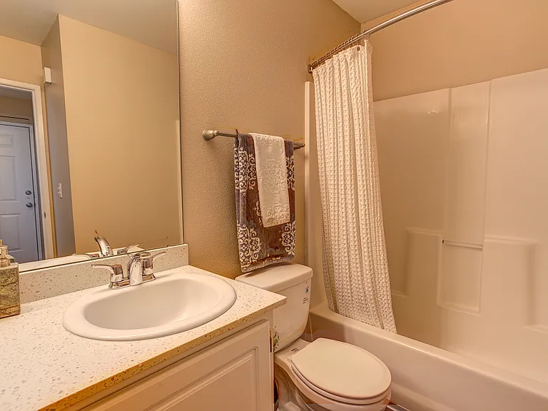 Commons at Hawthorn Village Apartments — Photo 18