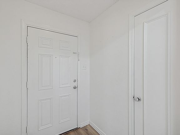 5th image of 405 W Jefferson St