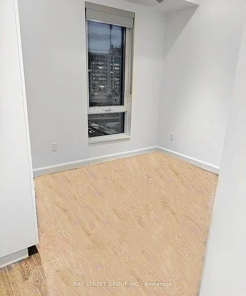 741 King St W #504 — Photo 12