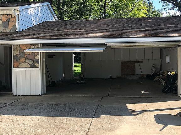 3rd image of 19195 Eastwood Dr