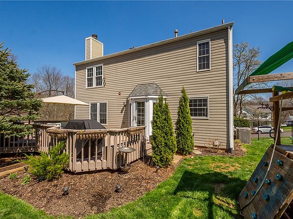 3rd image of 283 Shady Glen Dr