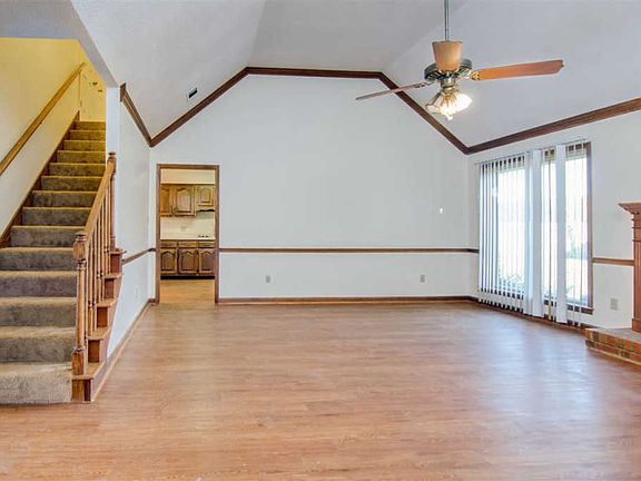 4th image of 8181 Creekside Cir S