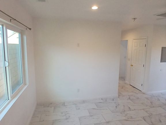 5th image of 9669 Tamarind Ave #2