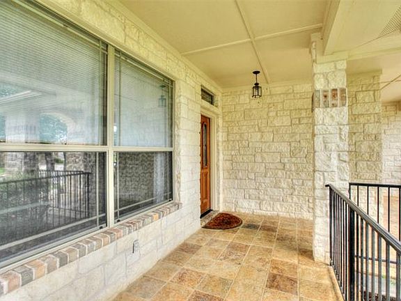 4th image of 810 Heritage Oaks Bnd