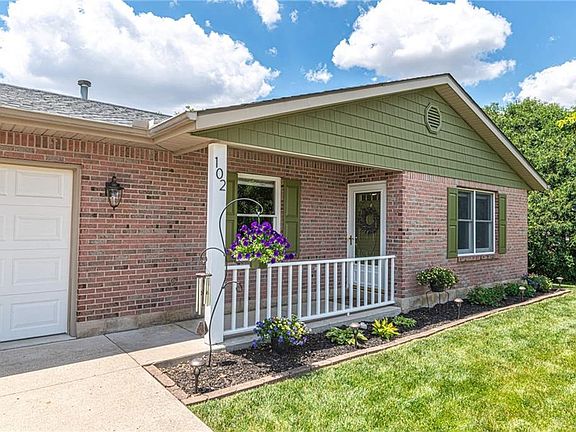 3rd image of 102 Fox Run Ct