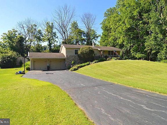 2nd image of 109 Oak Ln