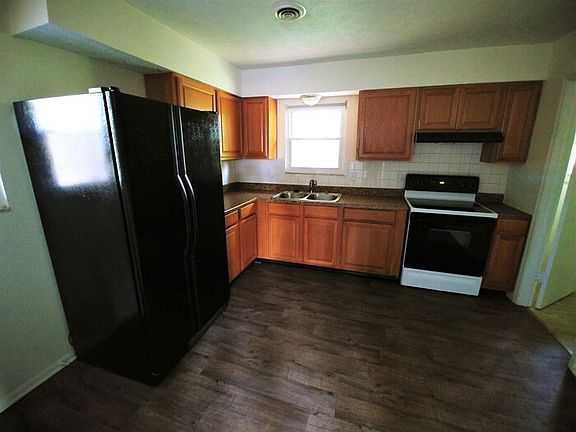 3rd image of 961 Valley View Dr #2