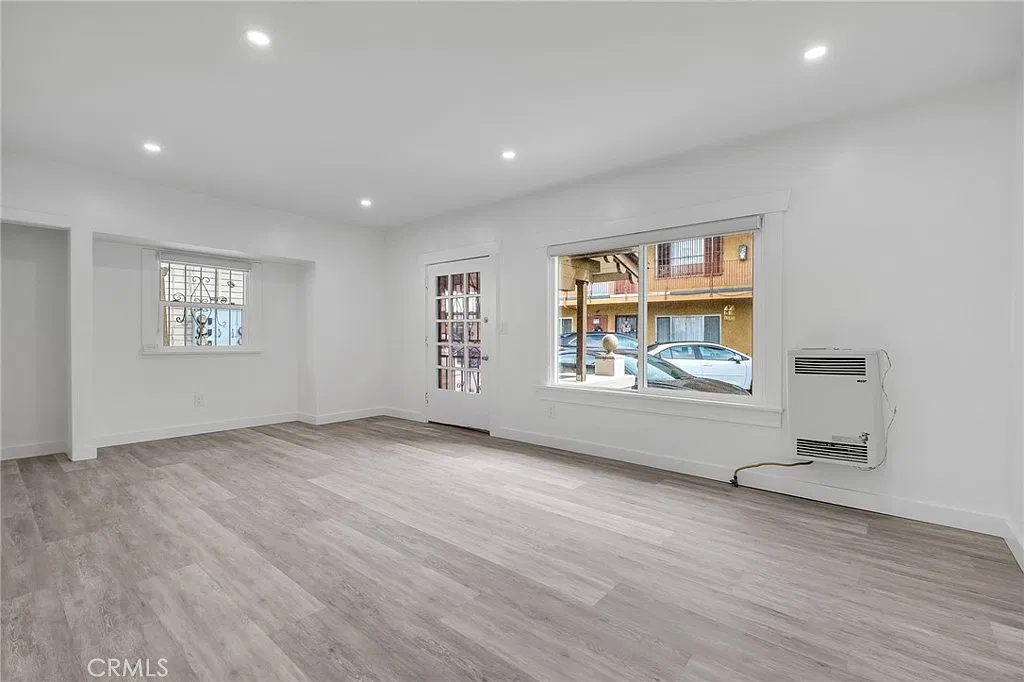 1 bed, 3903 sqft, $1,995 — Photo 2