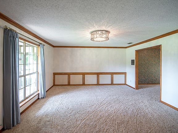 4th image of 100 Yardley Ct