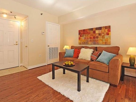 3rd image of 1045 N Utah St APT 111