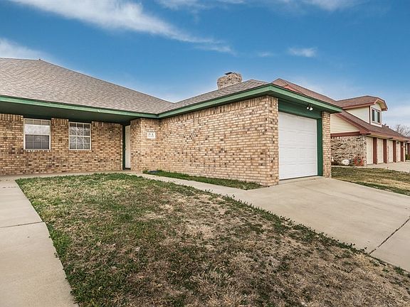 2nd image of 18 Windy Meadow Ln