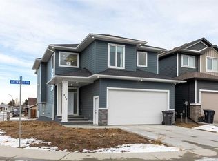 213 S Greenwood Rd, Coalhurst, AB T0L0V2