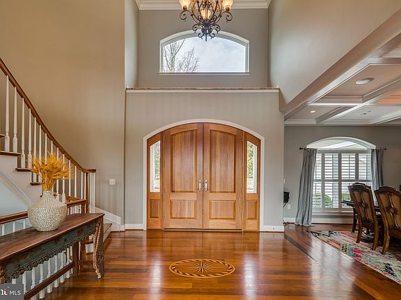 4th image of 2111 Harbor Dr