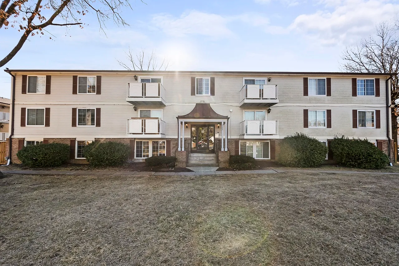 2 bed, 909 sqft, $2,400 — Photo 3