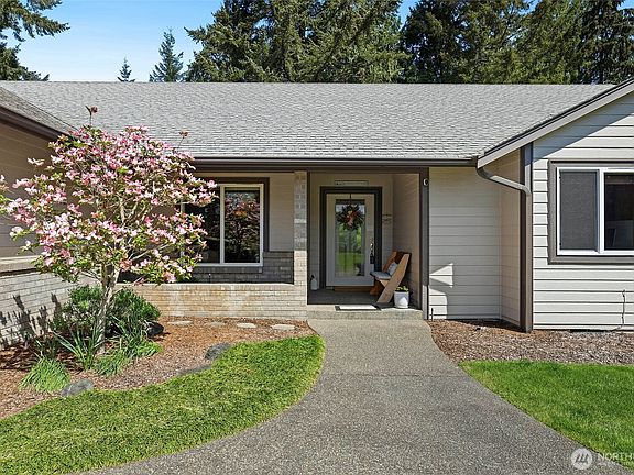 2nd image of 103 SE Alder Manor Lane