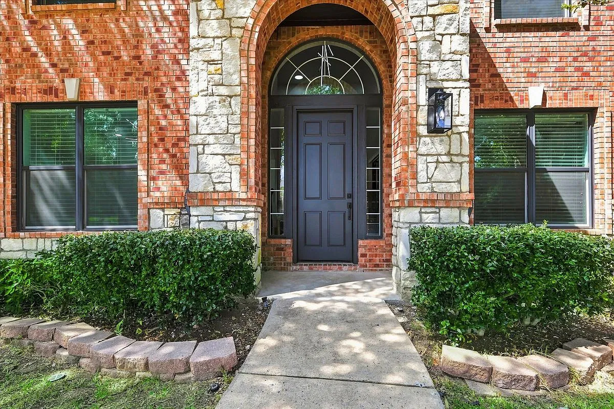 4 bed, 3.0 bath, 3158 sqft, $5,000 — Photo 2