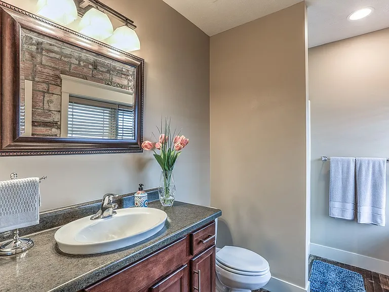 806 Park Ave — Photo 14