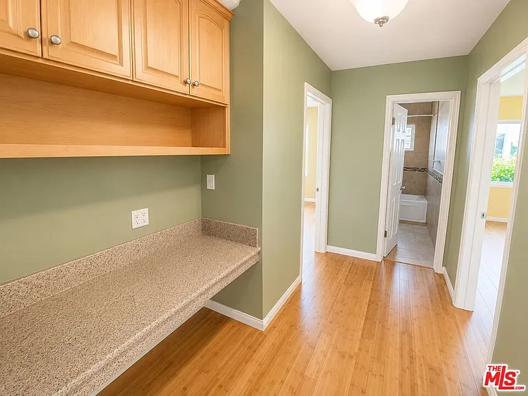 447 S Palm Dr #6 — Photo 5