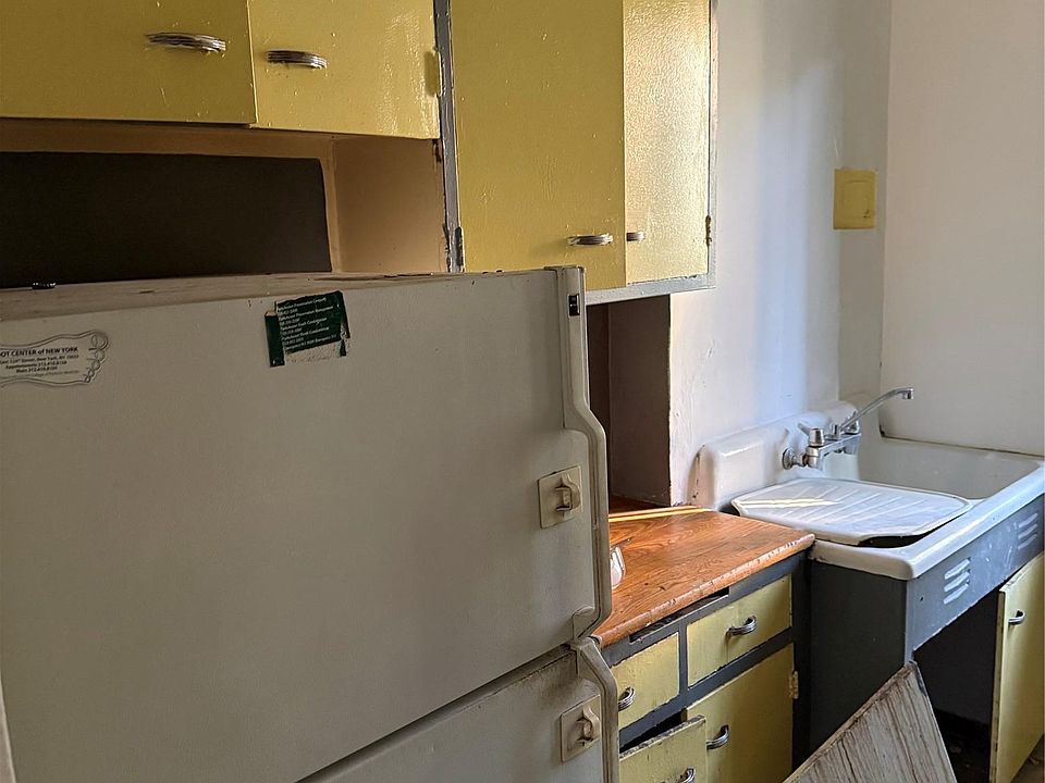 1st image of 1560 Metropolitan Avenue
