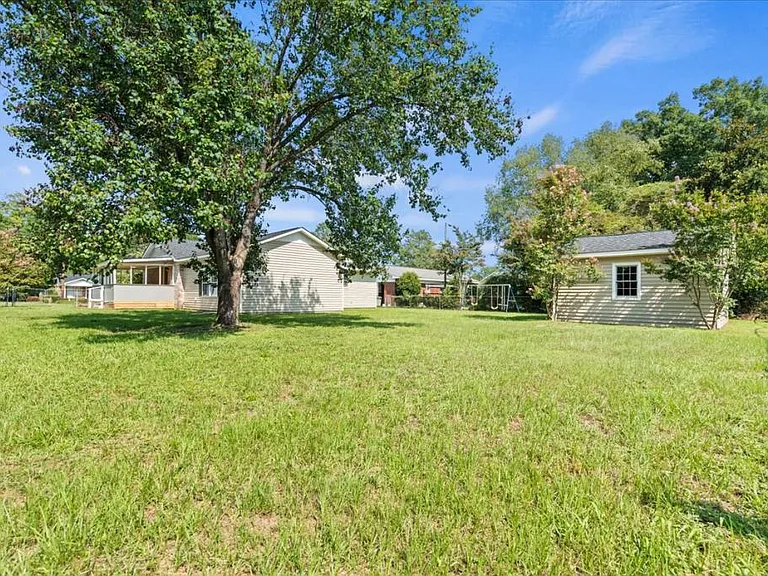 423 Sheffield Dr — Photo 13