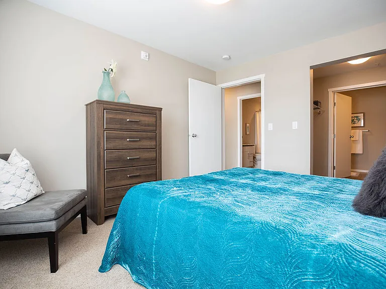 1020 Dufferin Ave E — Photo 12