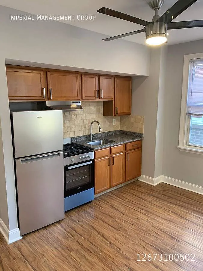 Building Photo - 406 W Walnut Ln #4