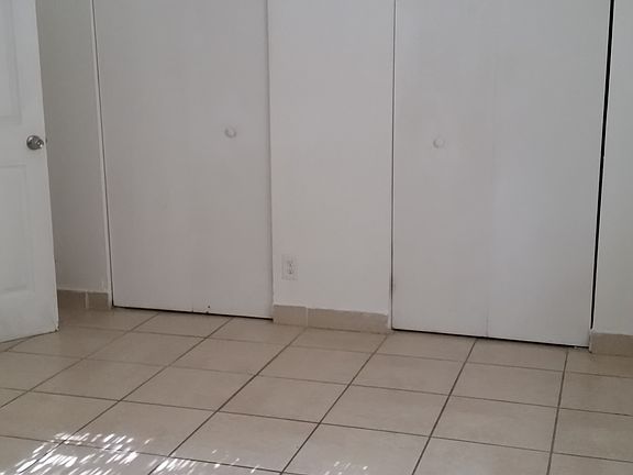 4th image of 805 SE 19th St APT 3