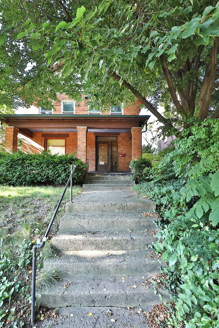 Discover your perfect newly renovated 8BR home at 49 E. Oakland Ave. — Photo 3