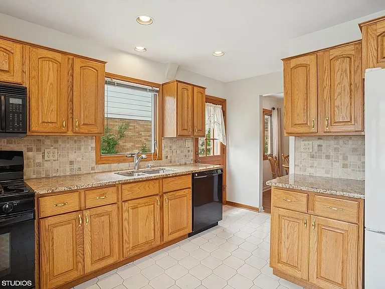 43 N Mount Prospect Rd — Photo 7