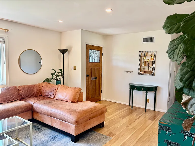 448 Ben Ct — Photo 2