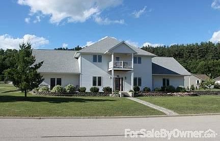 Welcome to 747 Johnson Court
						:
						Family home in a quiet neighborhood