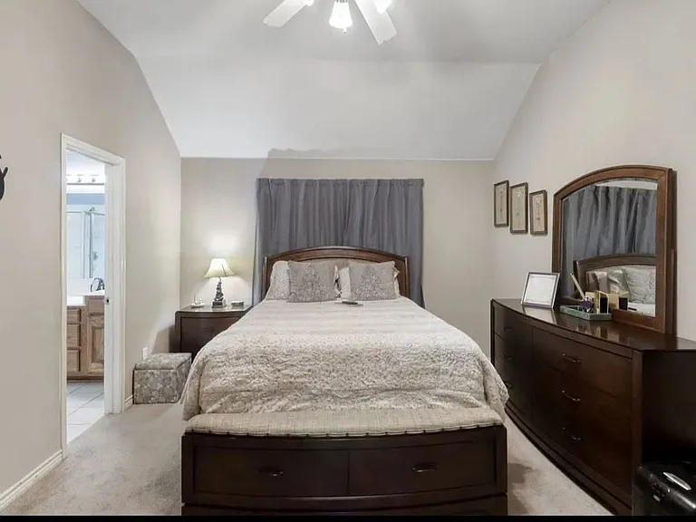 1112 Camelot Dr — Photo 11
