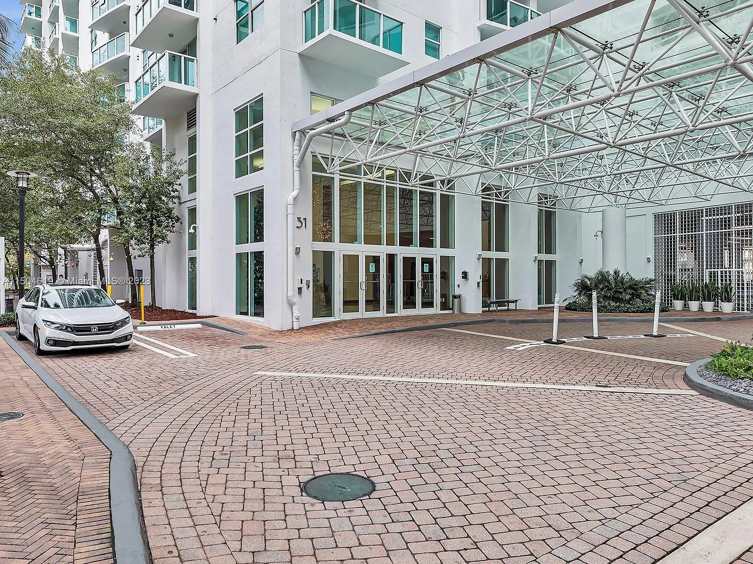 1 bed, 1.5 bath, 981 sqft, $3,100 — Photo 2