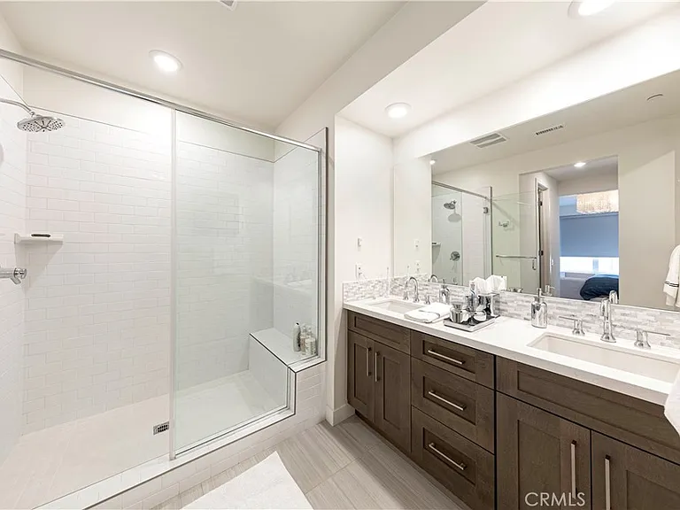 983 Doheny Way — Photo 21