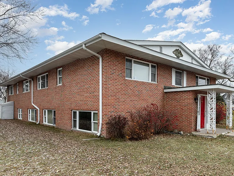 215 Birch St S — Photo 24