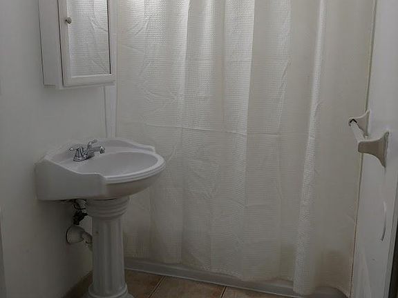 4th image of 522 Gillespie Ave