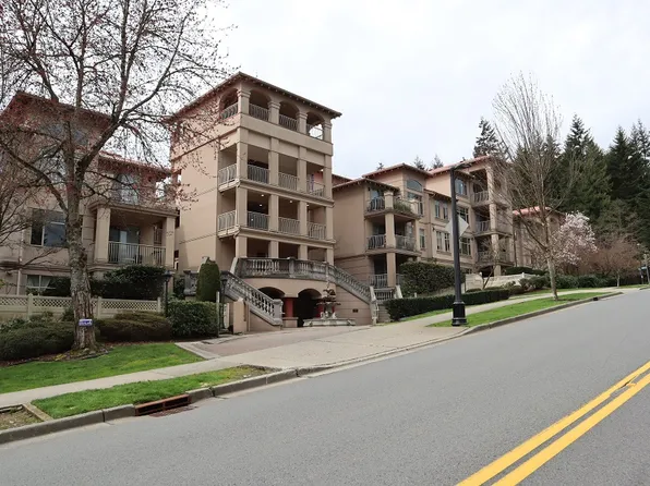 3176 Plateau Blvd, Coquitlam, BC V3E 3J2