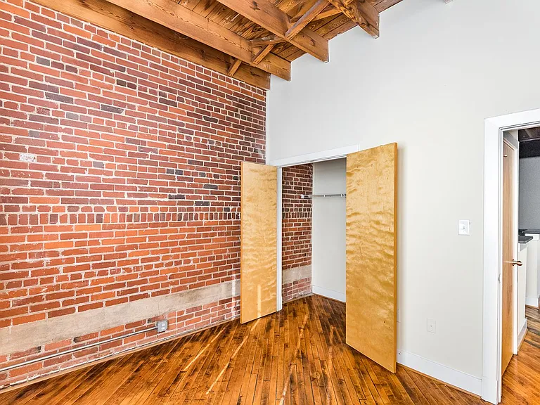 Cornish Brewery Apartment Homes — Photo 152
