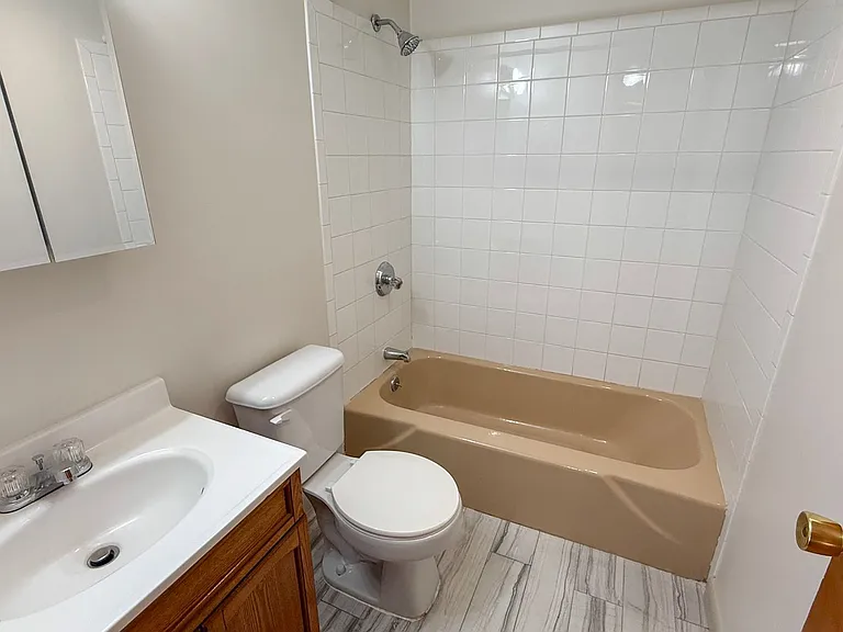 180 Bond St / Theo Investments LLC — Photo 9