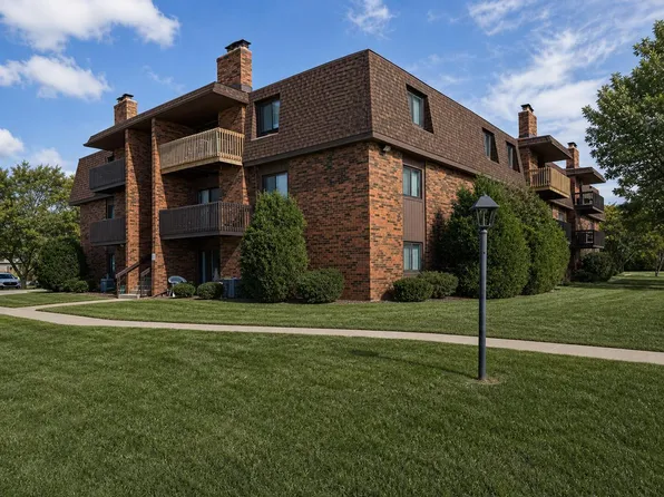 2049 E 45th St #201, Highland, IN 46322