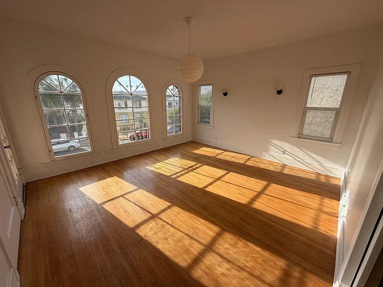 1504 1/2 S Bronson Ave — Photo 2