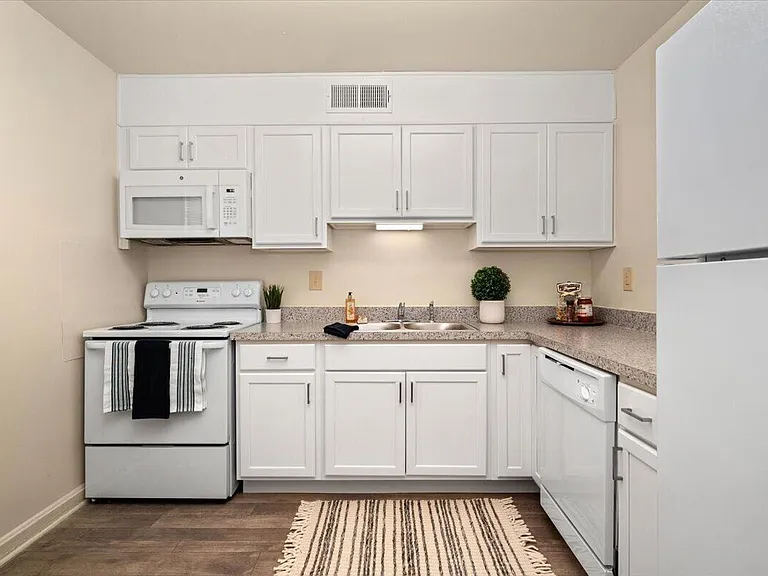 Renovated 3BR Townhouse Front of Kitchen