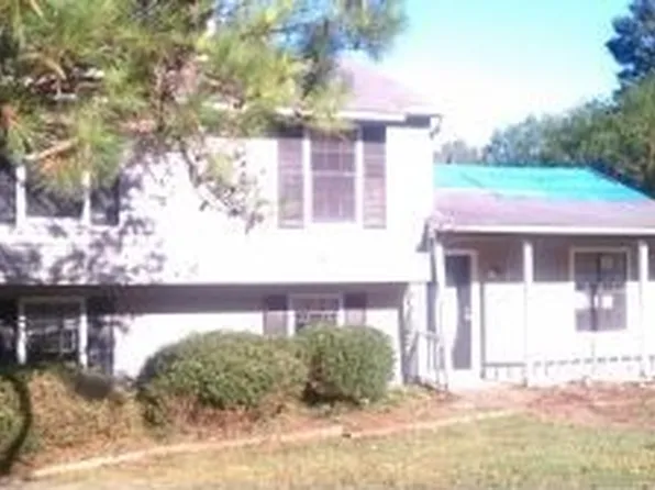 1044 Parkwest Ln, Stone Mountain, GA 30088