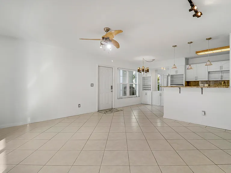 964 NW Spruce Ridge Dr #D1 — Photo 17