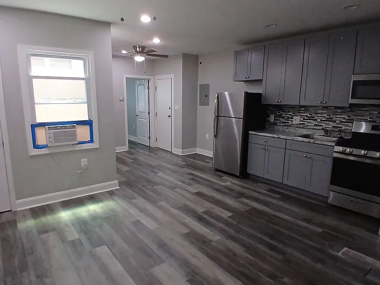 1614 R St SE #4 — Photo 3