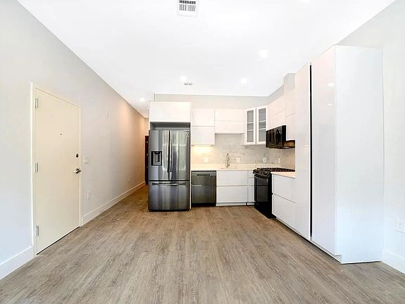 3rd image of 130 Essex St #1B