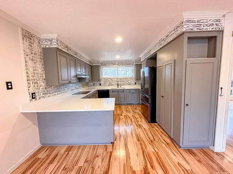 323 Forrest Glen Rd — Photo 5
