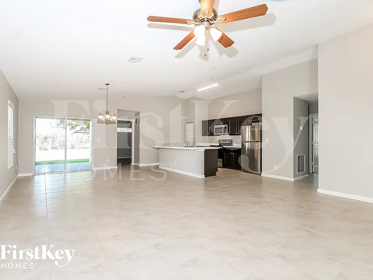 1371 SW Sudder Ave — Photo 5