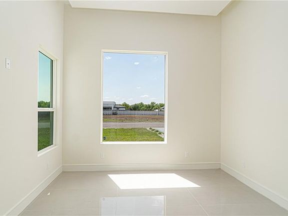 4th image of 1615 Villa Centenario Dr