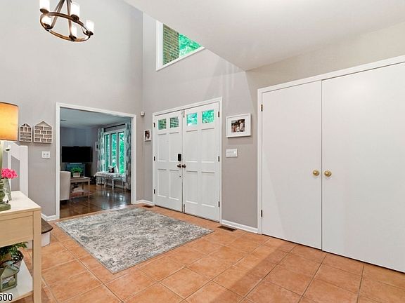 4th image of 25 Timber Ln